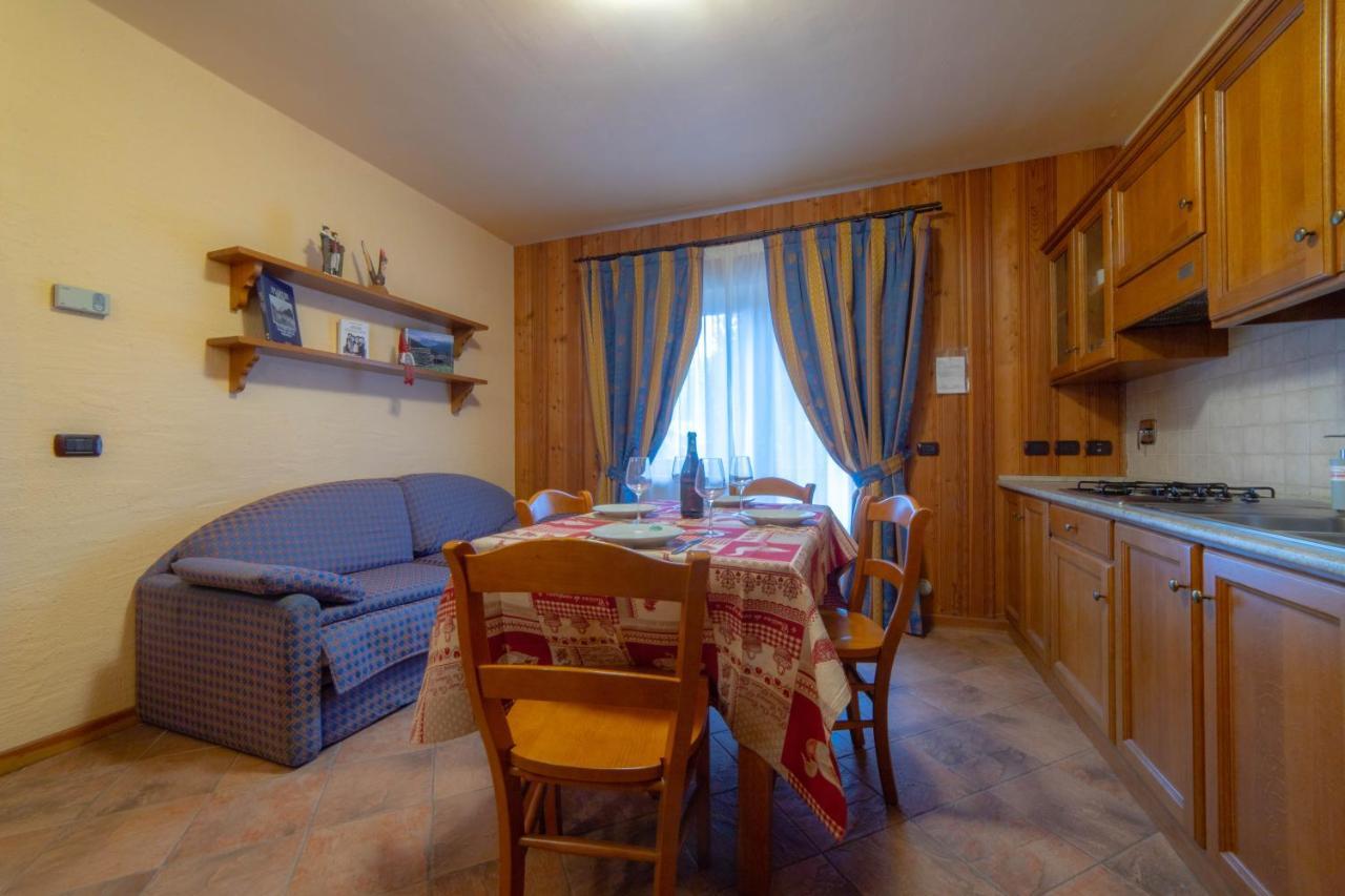 Family Apartments Le Chalet Champoluc Esterno foto