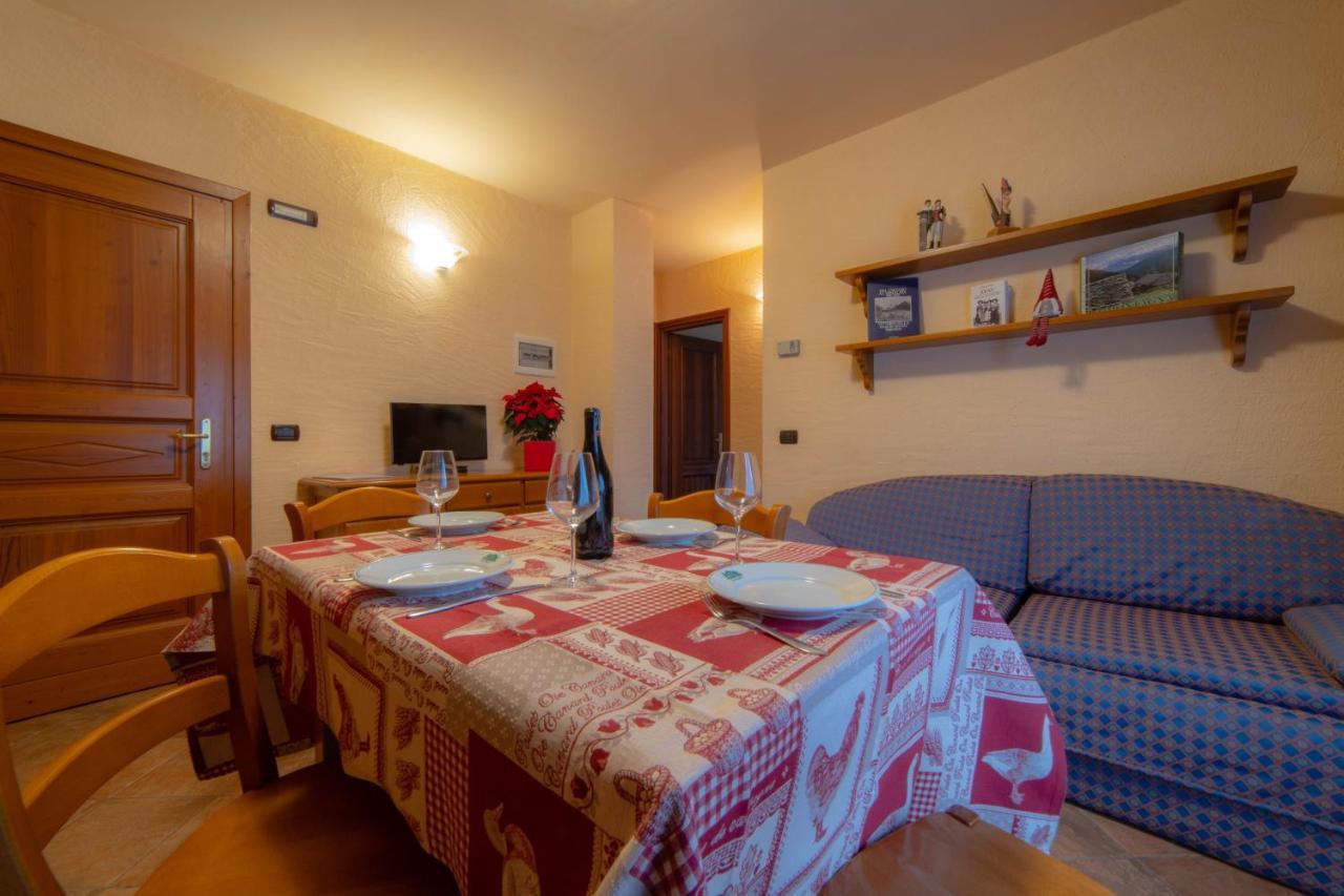 Family Apartments Le Chalet Champoluc Esterno foto