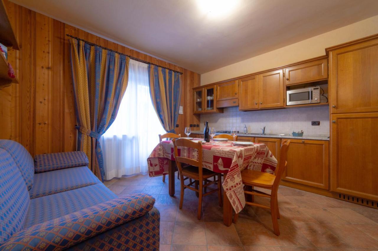 Family Apartments Le Chalet Champoluc Esterno foto