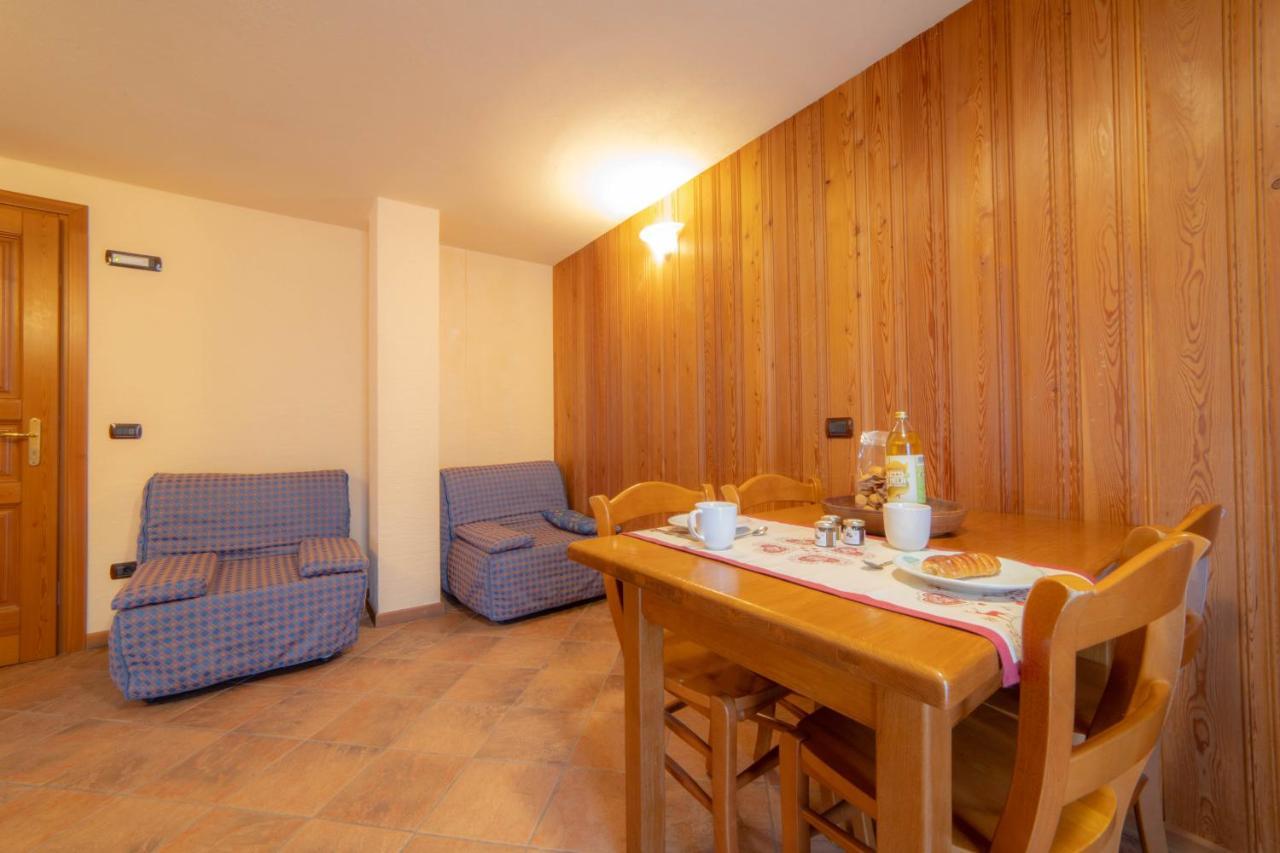 Family Apartments Le Chalet Champoluc Esterno foto