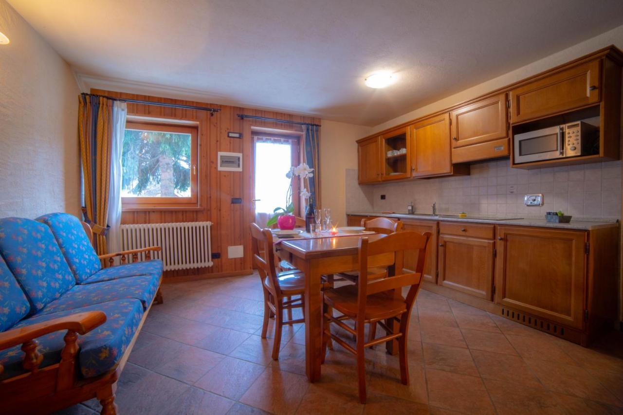Family Apartments Le Chalet Champoluc Esterno foto