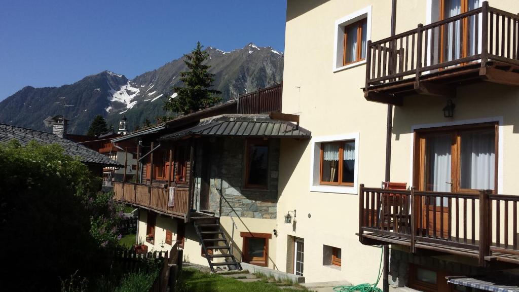 Family Apartments Le Chalet Champoluc Esterno foto