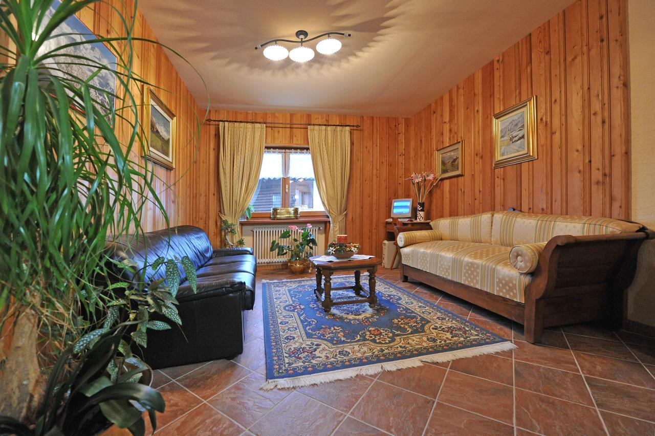 Family Apartments Le Chalet Champoluc Esterno foto