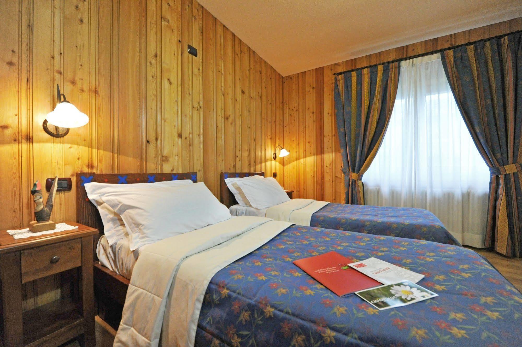 Family Apartments Le Chalet Champoluc Esterno foto