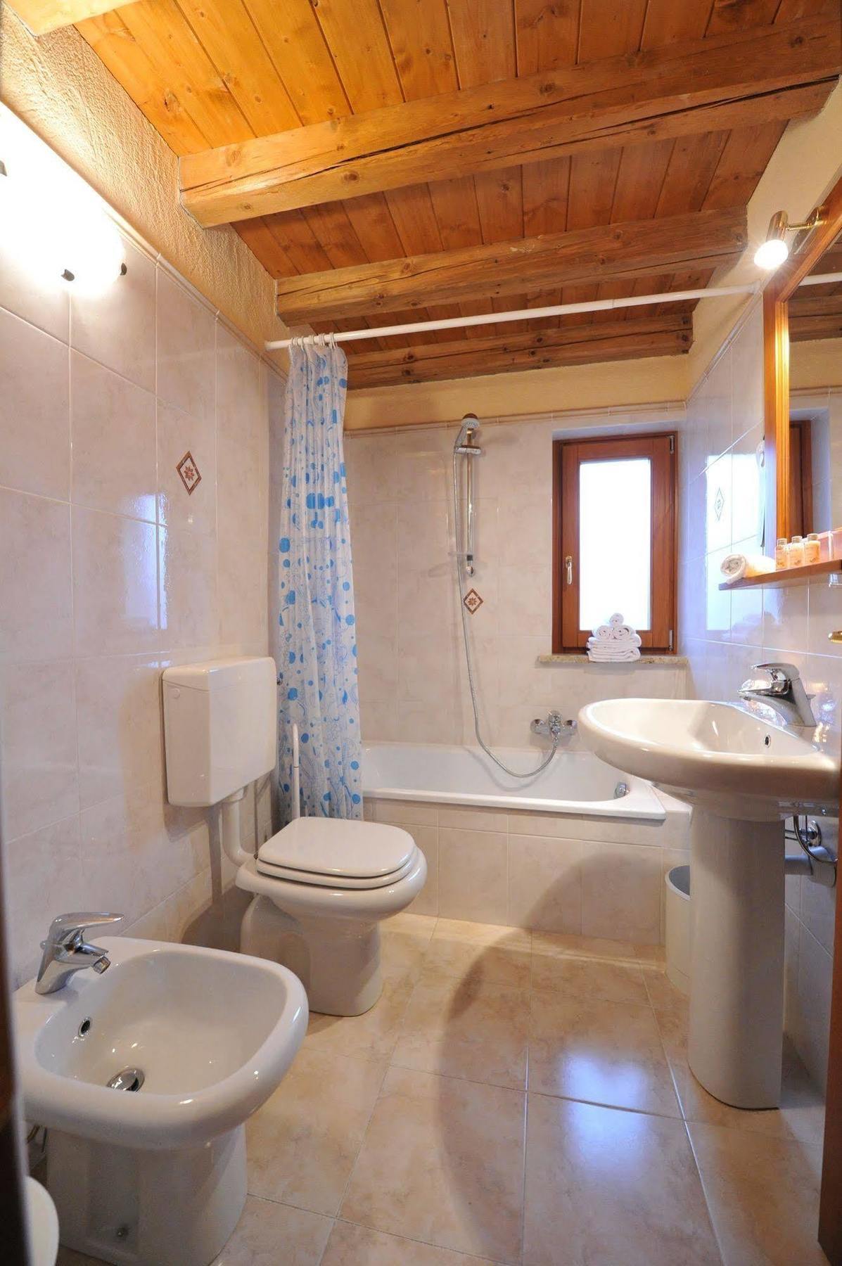 Family Apartments Le Chalet Champoluc Esterno foto